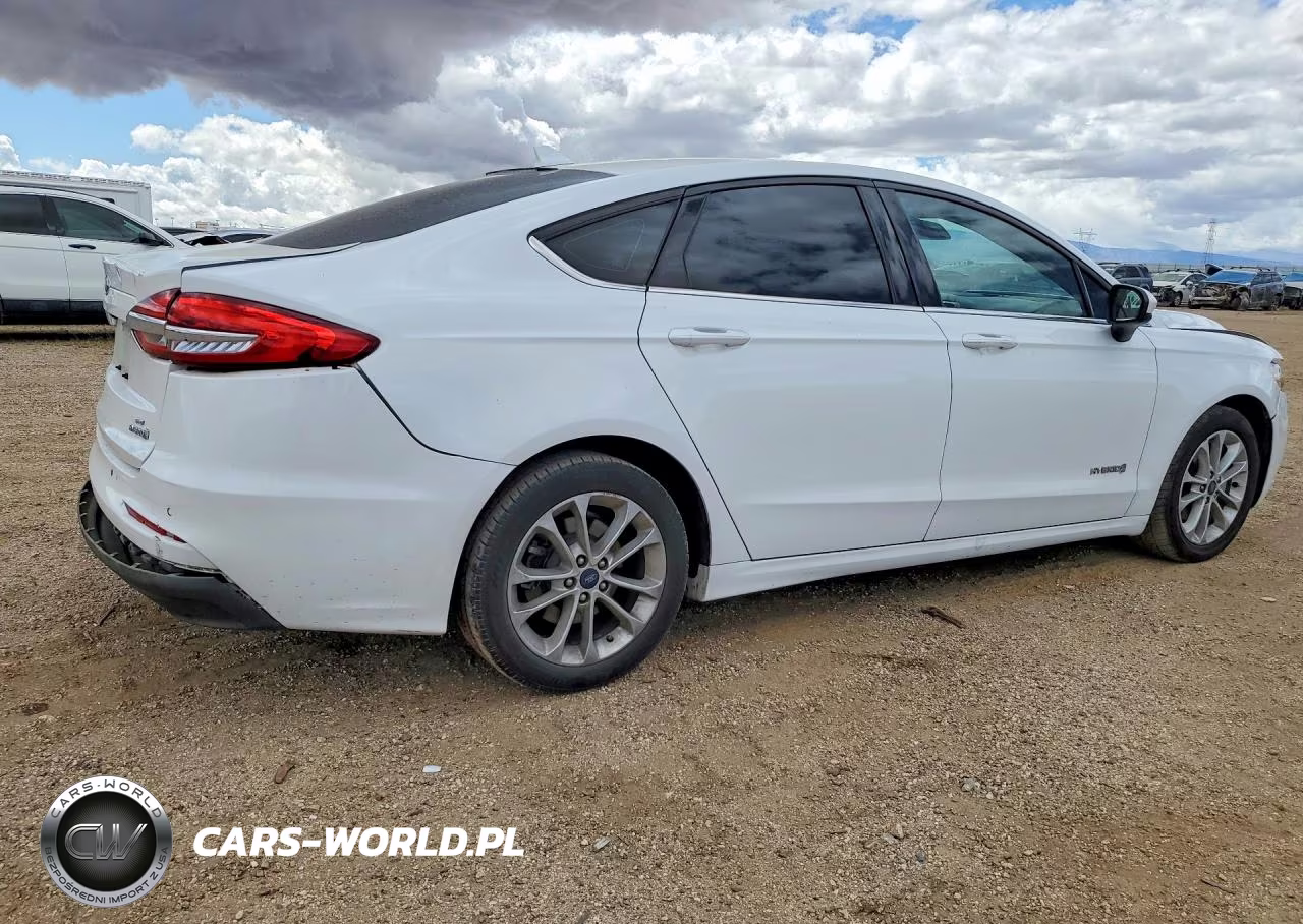 2019 Ford Fusion Se VIN:3FA6P0LU2KR114935 - 3