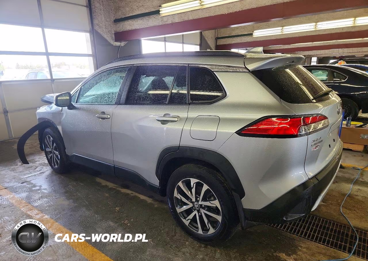 2024 Toyota Corolla Cross Xle VIN:7MUDAABG2RV116122 - 2