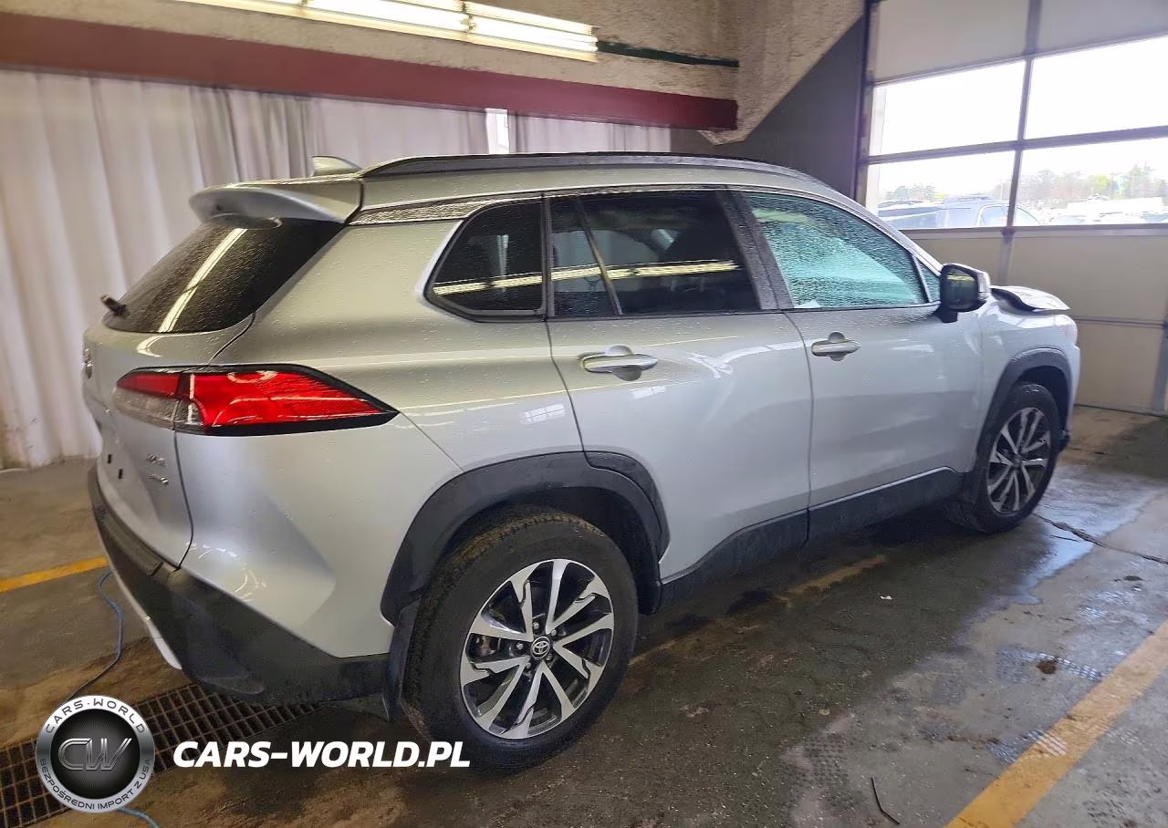2024 Toyota Corolla Cross Xle VIN:7MUDAABG2RV116122 - 3