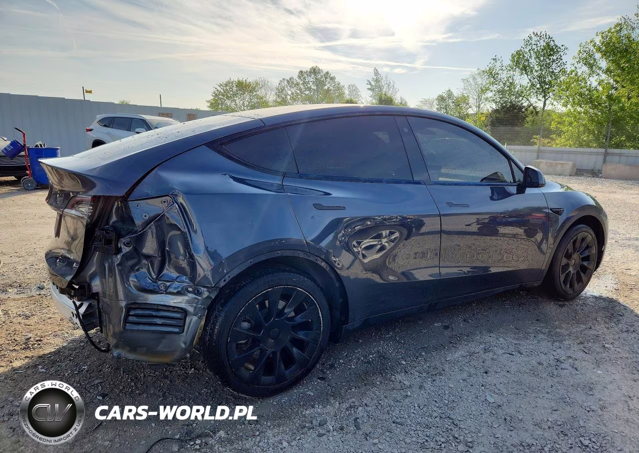 2020 Tesla Model Y VIN:5YJYGDEE3LF012627 - 3