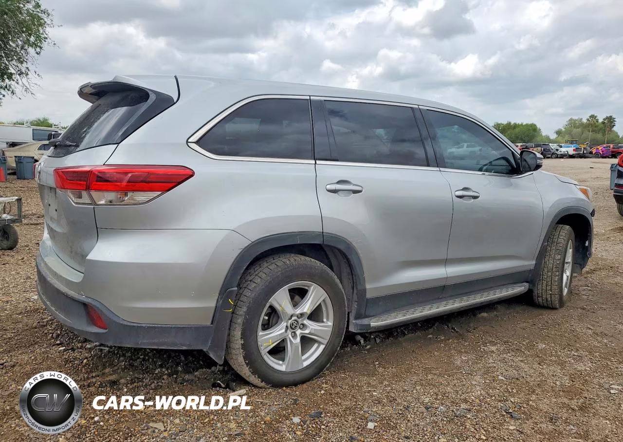 2019 Toyota Highlander Le VIN:5TDZZRFH8KS338616 - 3
