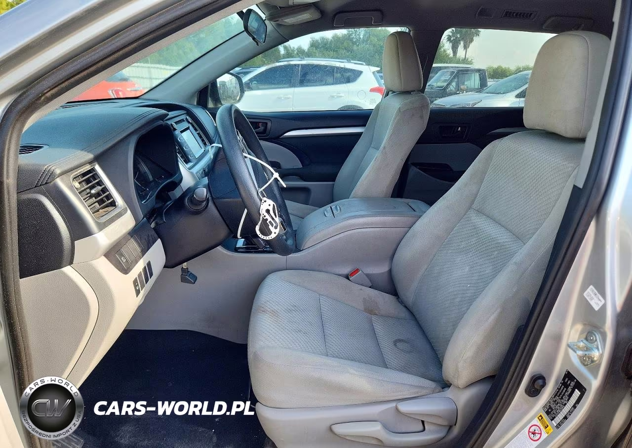 2019 Toyota Highlander Le VIN:5TDZZRFH8KS338616 - 7