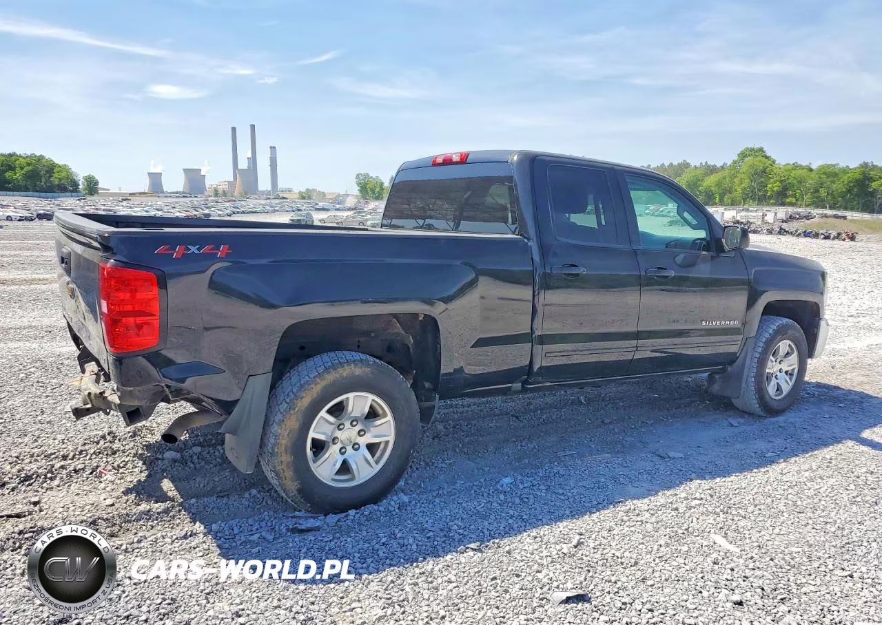 2018 Chevrolet Silverado K1500 Lt VIN:1GCVKREH7JZ325129 - 3