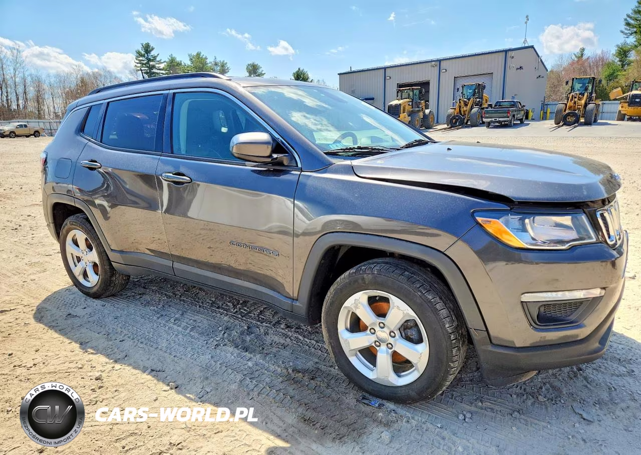 2017 Jeep Compass Latitude VIN:3C4NJDBB1HT674570 - 4