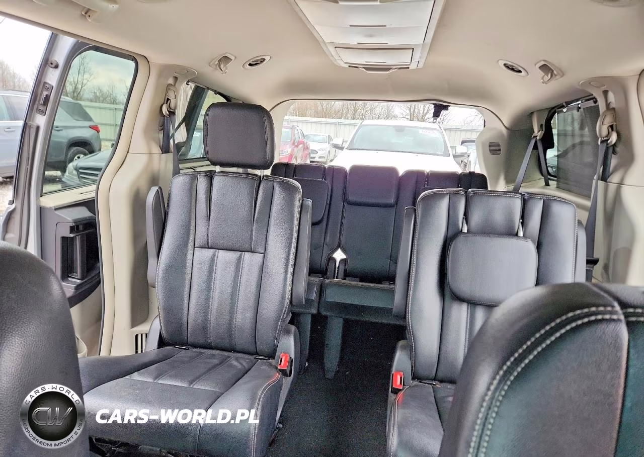 2015 Chrysler Town & Country Touring VIN:2C4RC1BG6FR664607 - 10