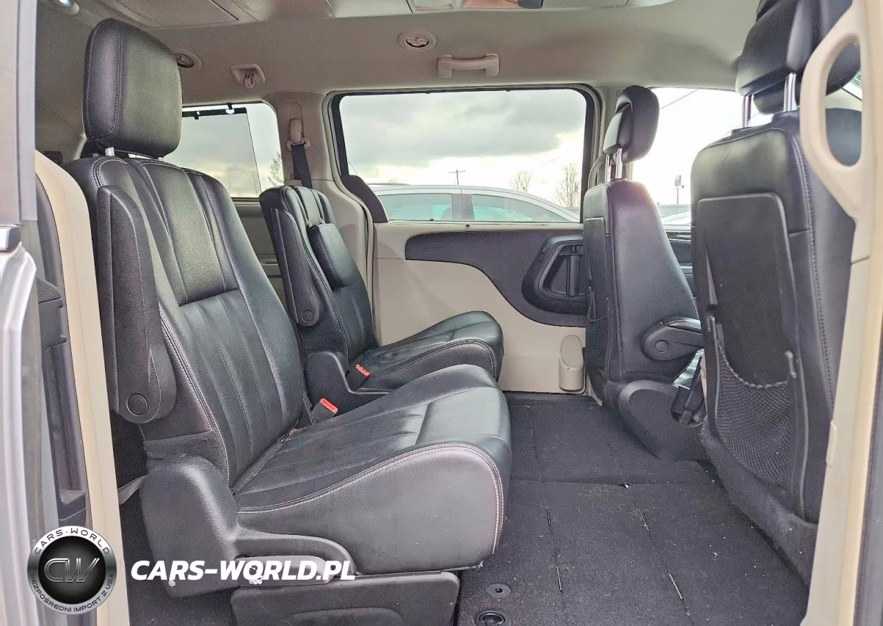 2015 Chrysler Town & Country Touring VIN:2C4RC1BG6FR664607 - 11