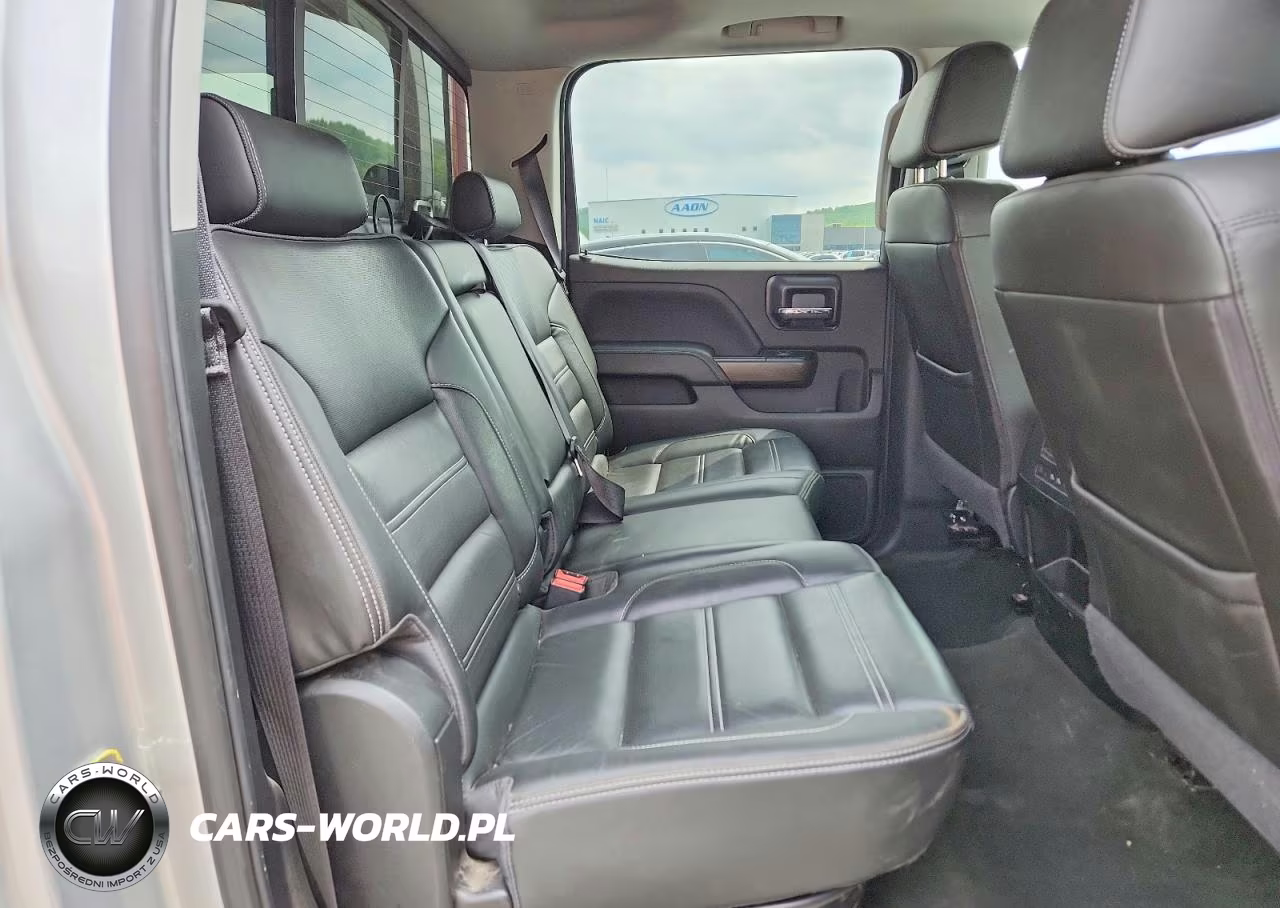 2018 GMC Sierra K3500 Denali VIN:1GT42YEY1JF103788 - 11