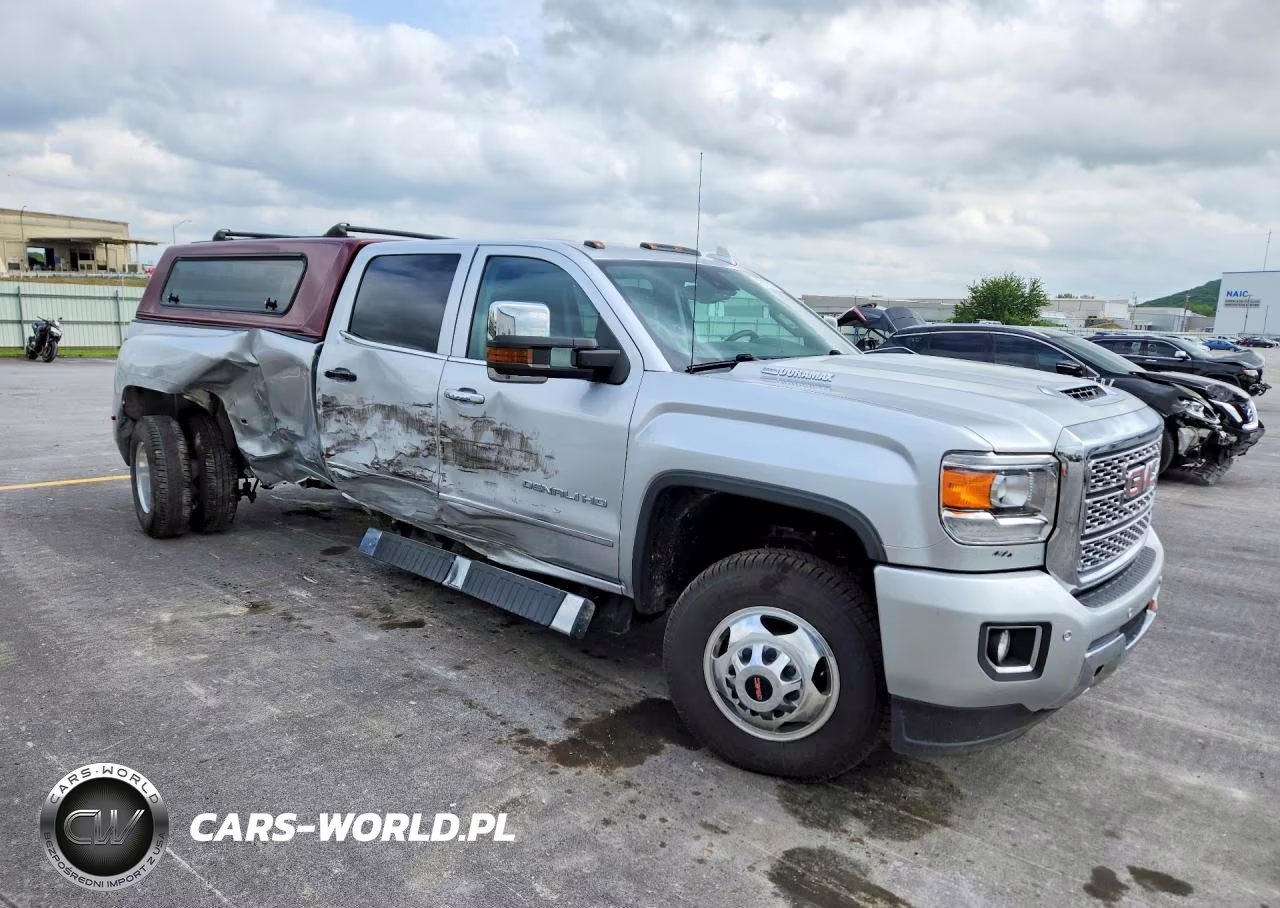 2018 GMC Sierra K3500 Denali VIN:1GT42YEY1JF103788 - 4
