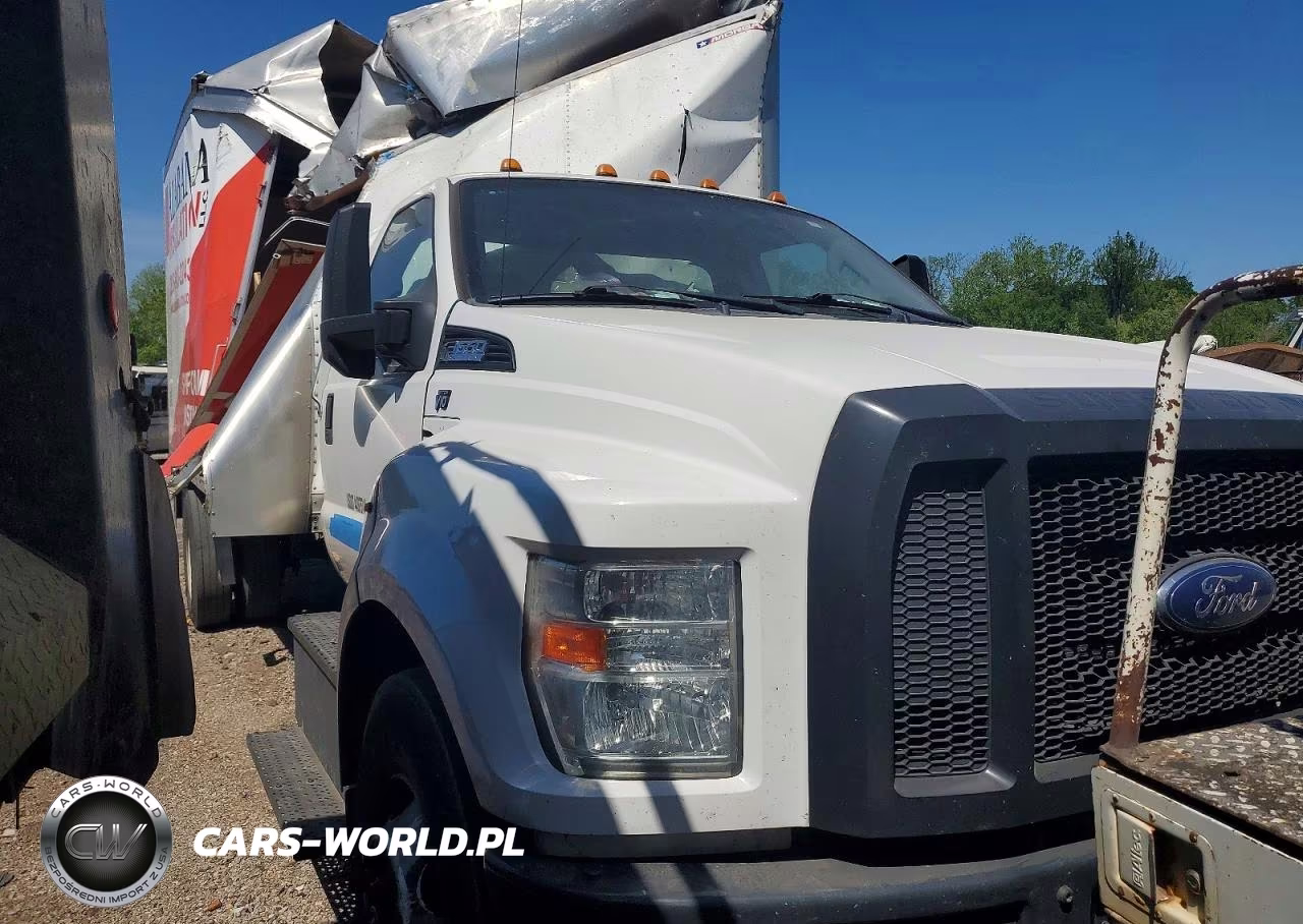 2016 Ford F650 Super Duty Box Truck