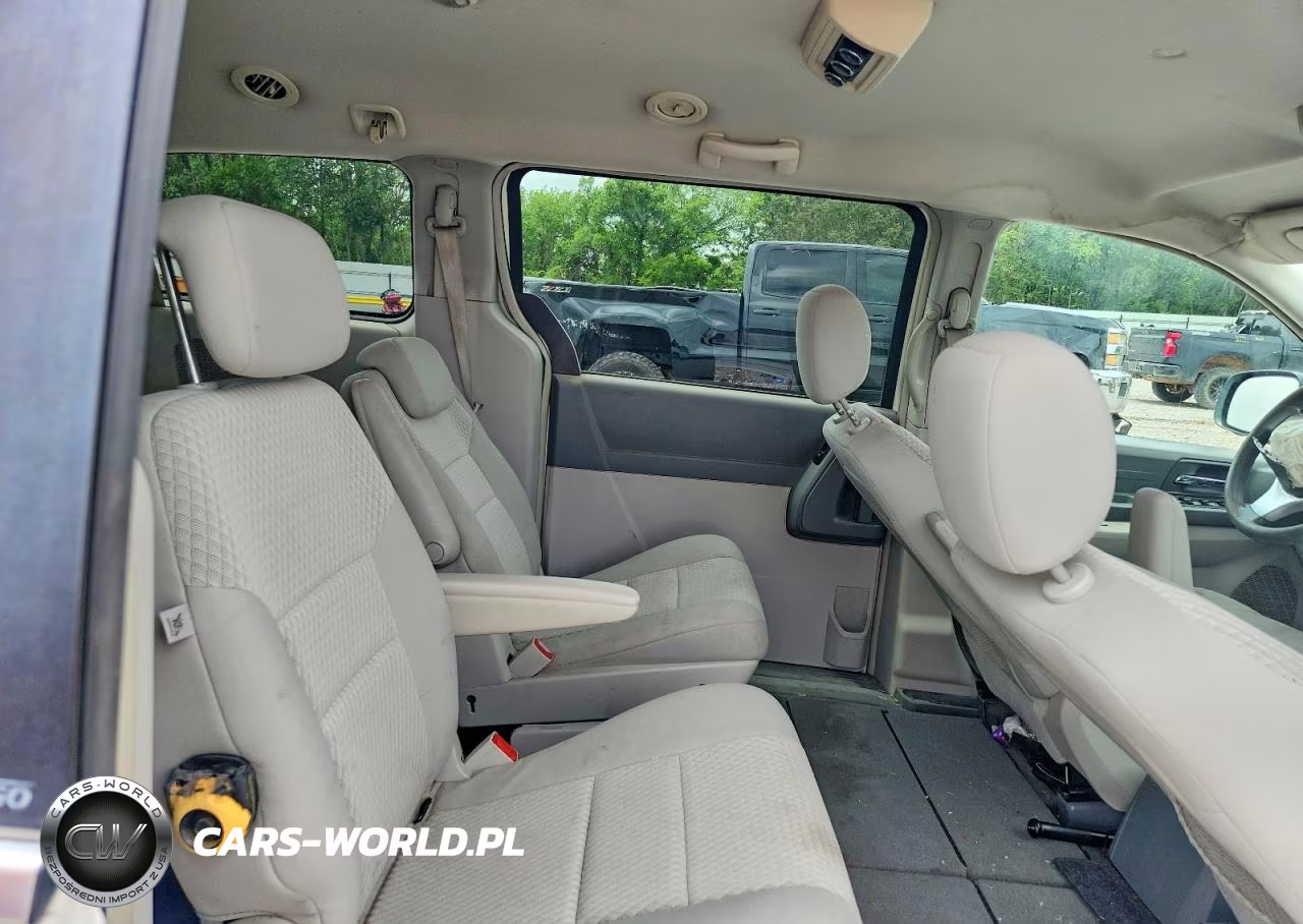 2009 Chrysler Town & Country Lx VIN:2A8HR44E89R637459 - 11