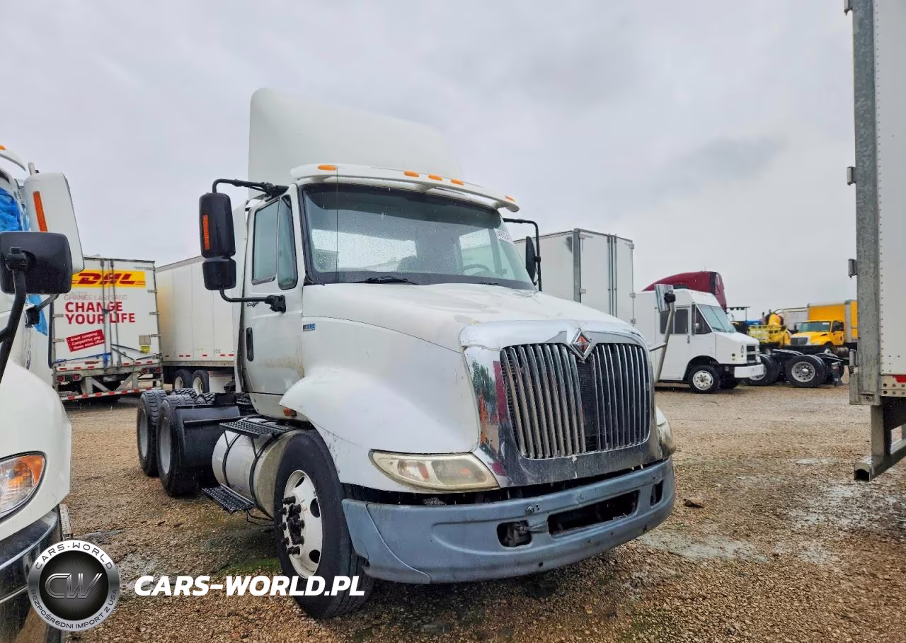 2011 International 8600 Semi Truck