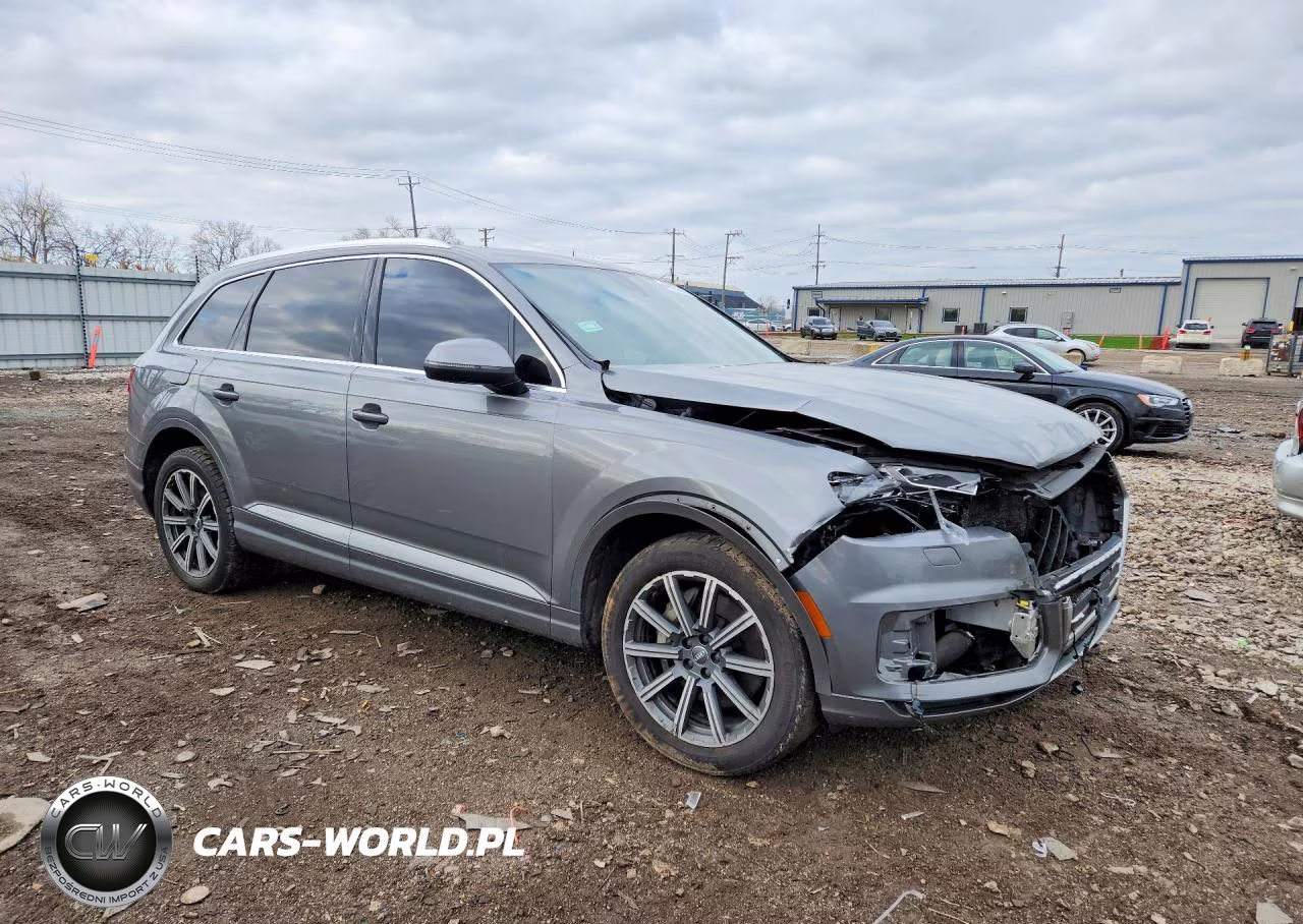 2017 Audi Q7 Premium Plus VIN:WA1LHAF76HD046897 - 4