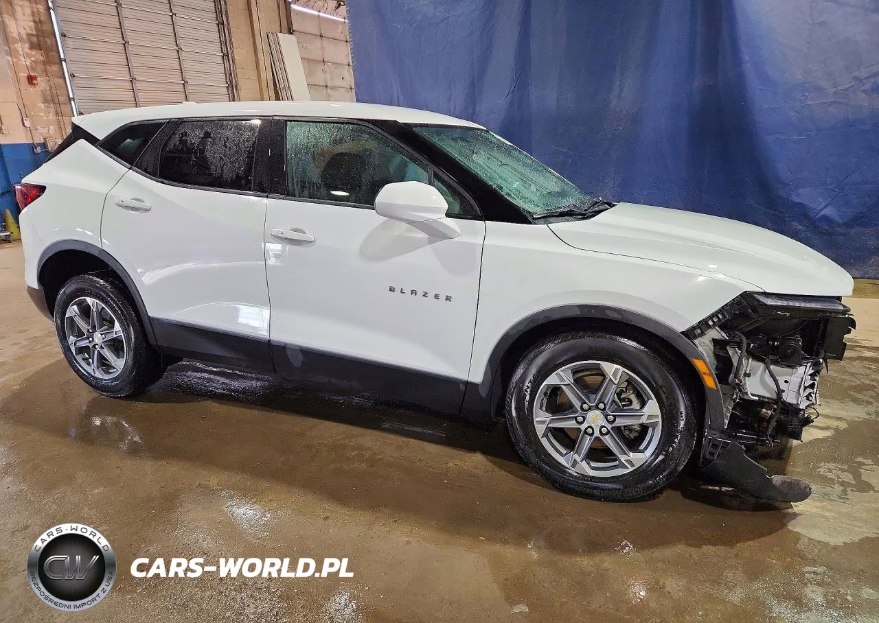 2025 Chevrolet Blazer 2Lt VIN:3GNKBHR48SS254260 - 4