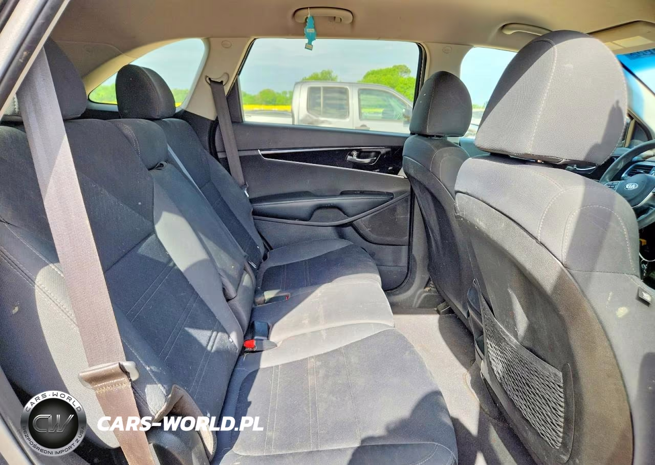 2019 Kia Sorento L VIN:5XYPG4A3XKG583815 - 11