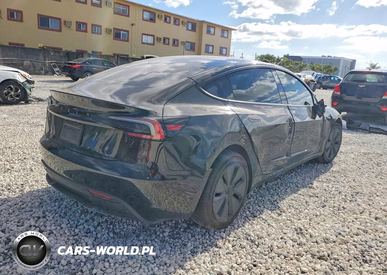 2025 Tesla Model 3 VIN:5YJ3E1EA4SF978365 - 3
