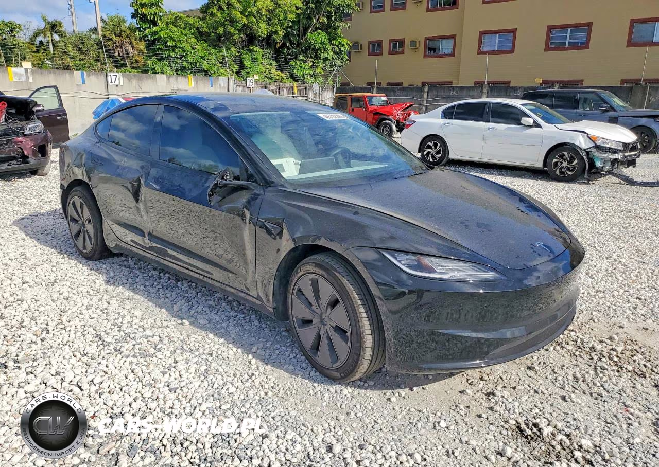 2025 Tesla Model 3 VIN:5YJ3E1EA4SF978365 - 4
