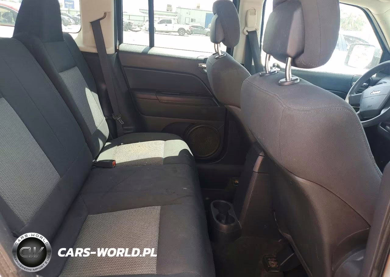 2010 Jeep Patriot Sport VIN:1J4NF2GB7AD512981 - 10