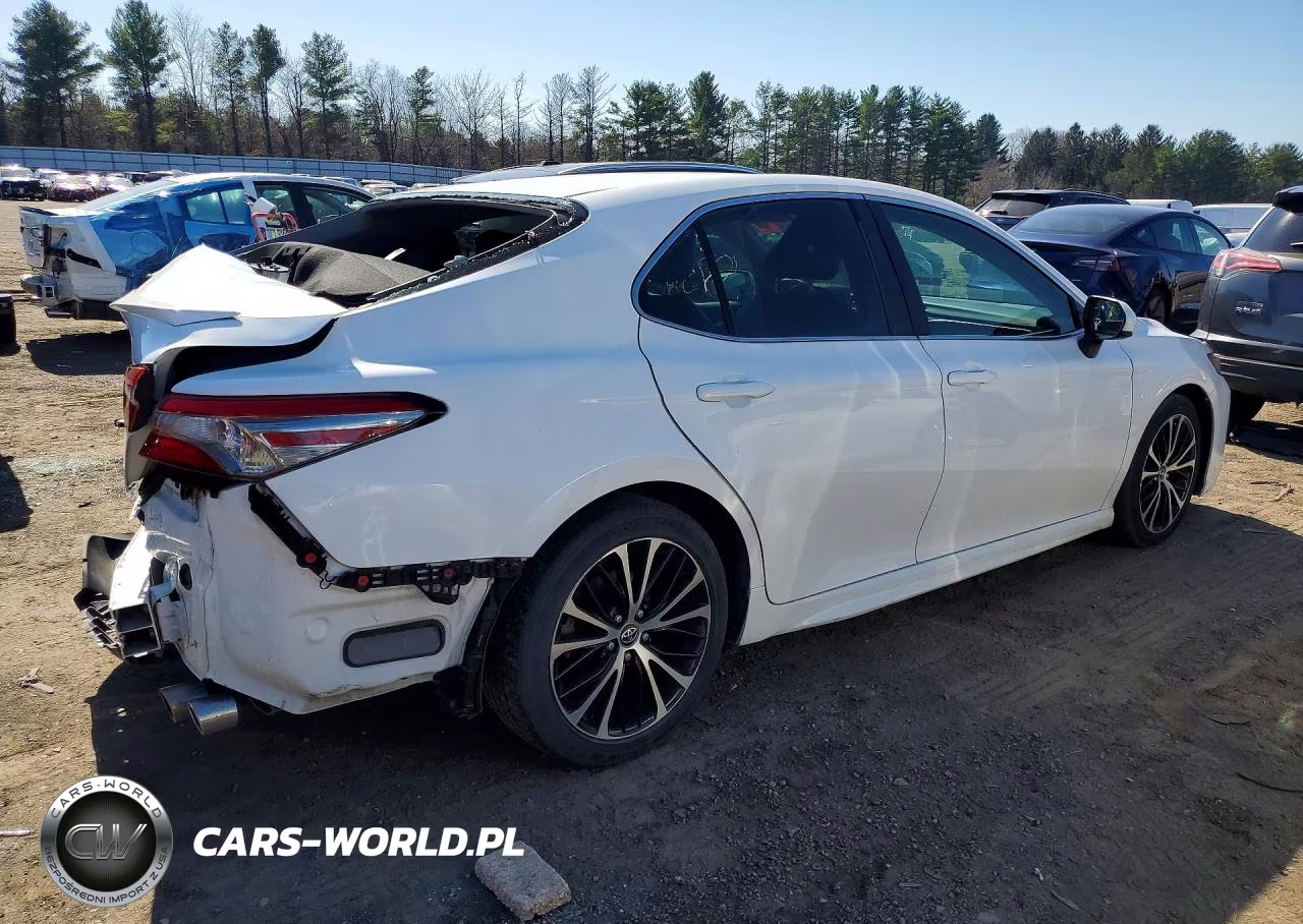 2018 Toyota Camry Se VIN:4T1B11HK4JU643894 - 3