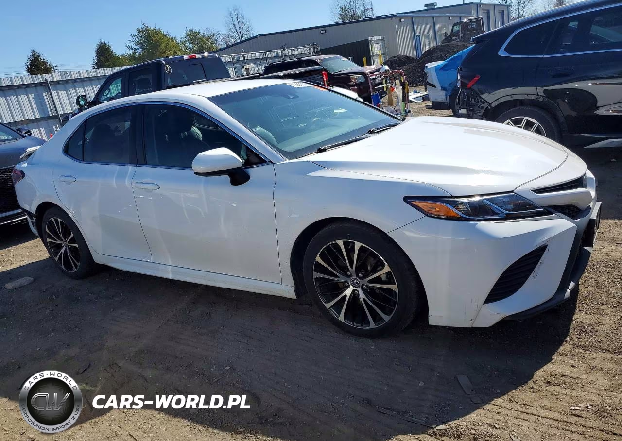 2018 Toyota Camry Se VIN:4T1B11HK4JU643894 - 4