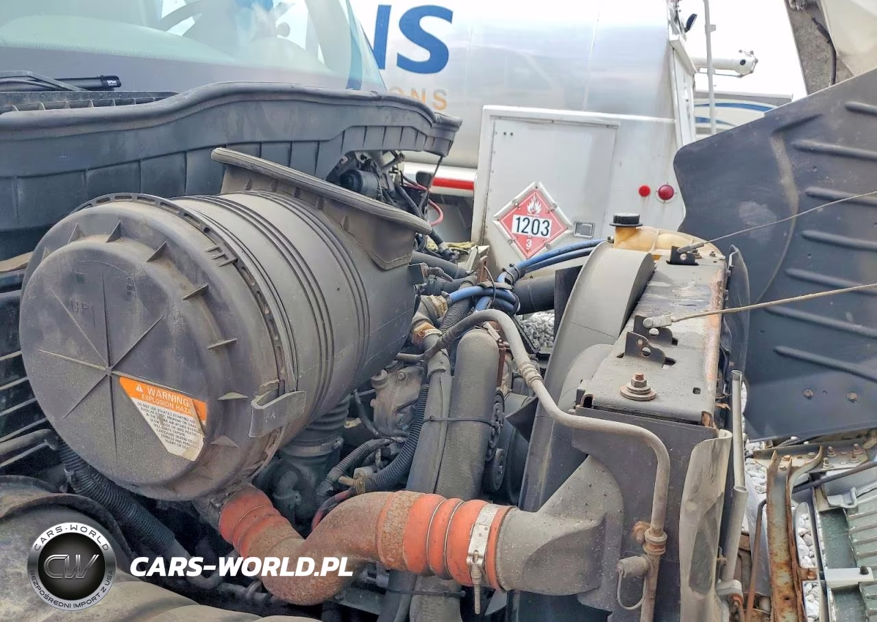2011 International 4400 Fuel - Lube Truck VIN:1HTMKAAN5BH330476 - 7