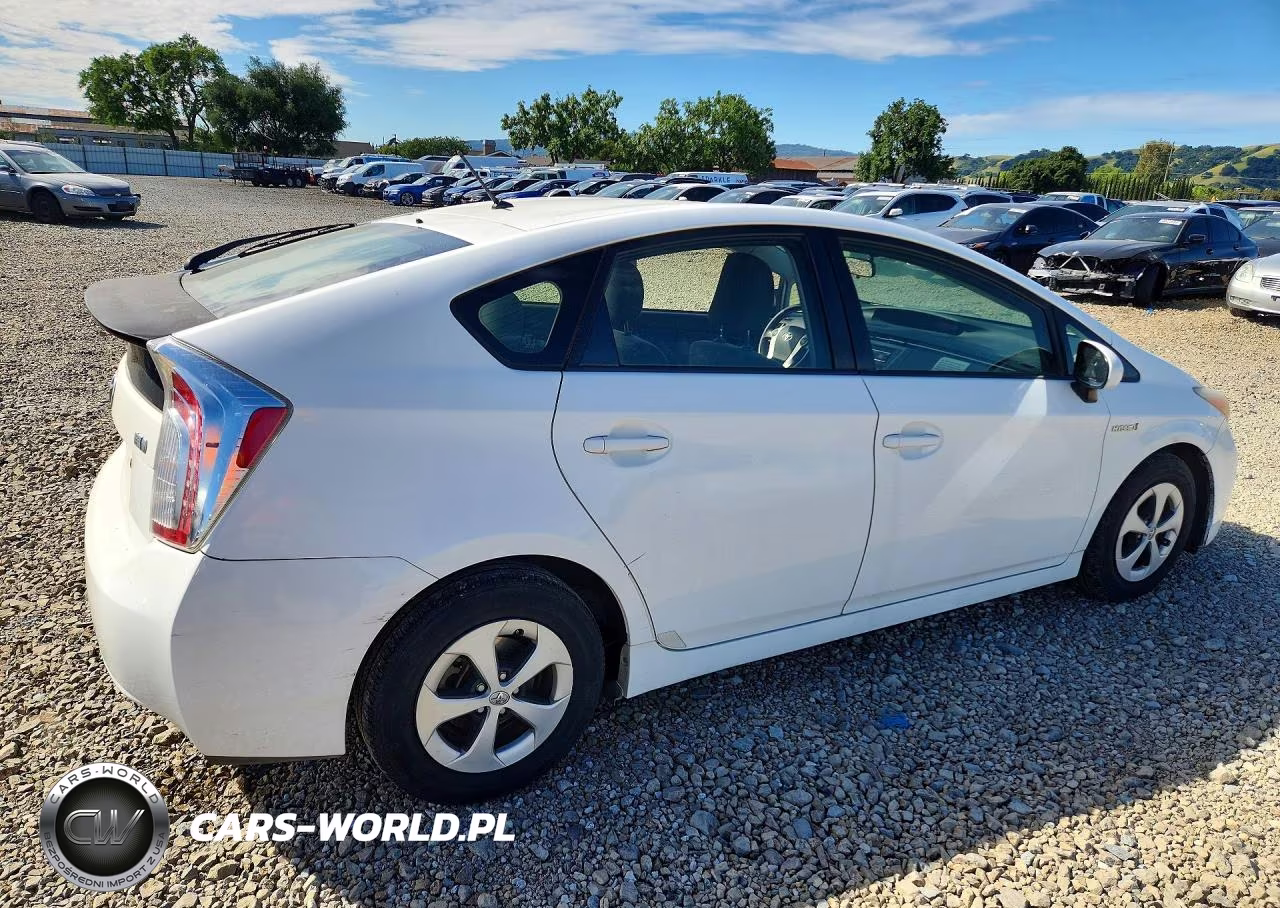 2012 Toyota Prius Two VIN:JTDKN3DU9C5495587 - 3
