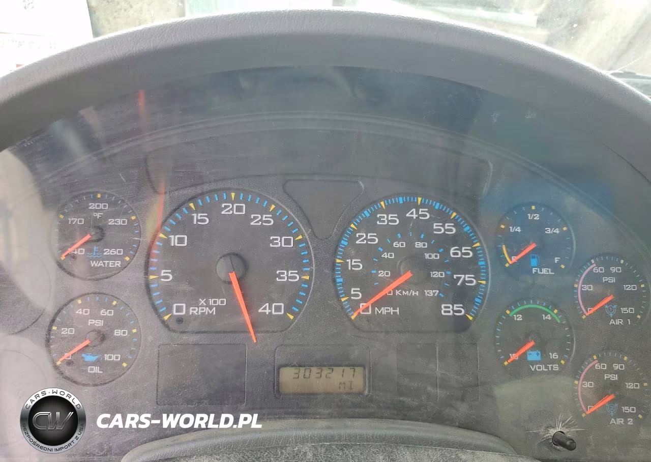 2004 International 4400 Fuel - Lube Truck VIN:1HTMKAAN74H655696 - 8
