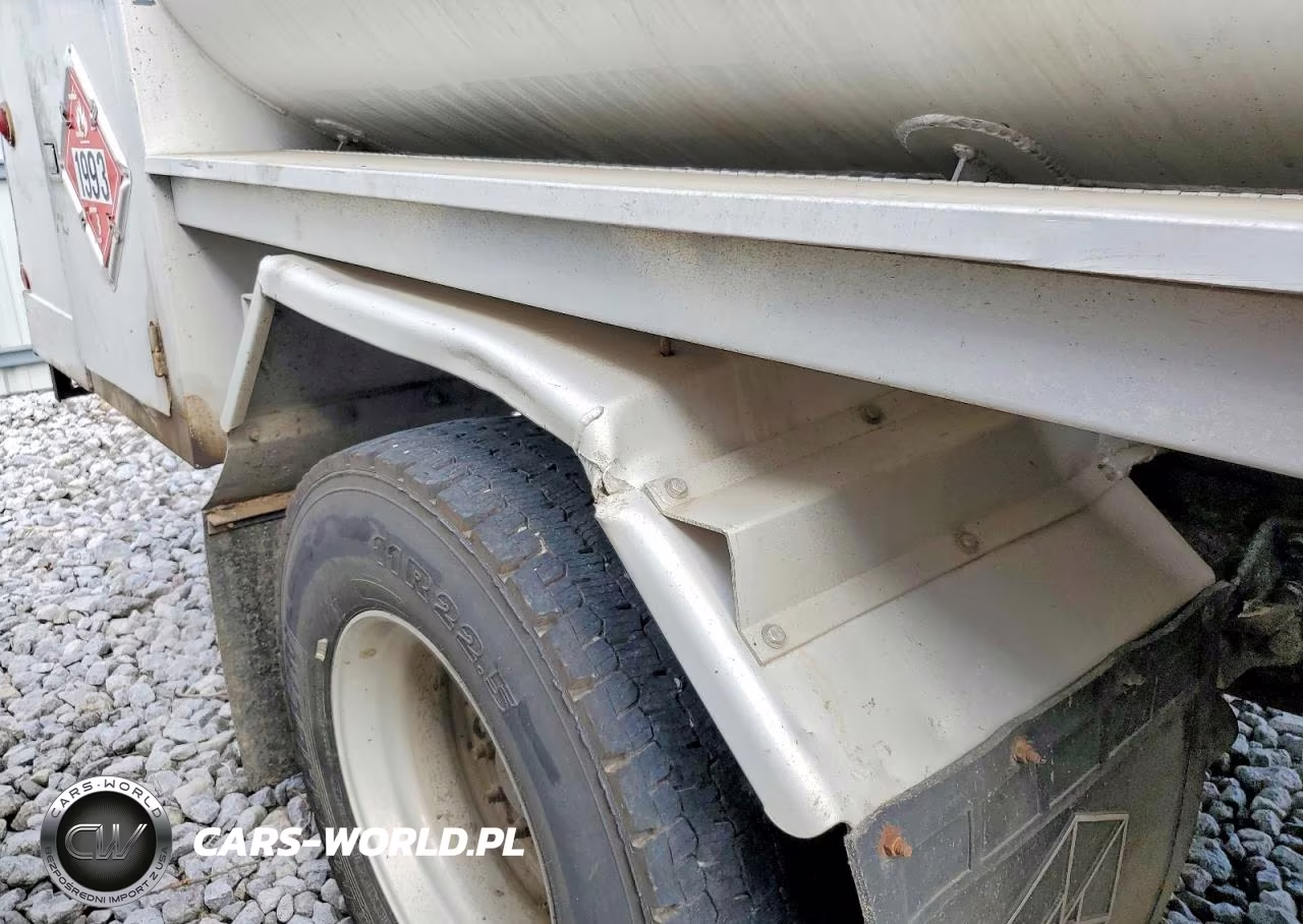 2004 International 4400 Fuel - Lube Truck VIN:1HTMKAAN74H655696 - 9