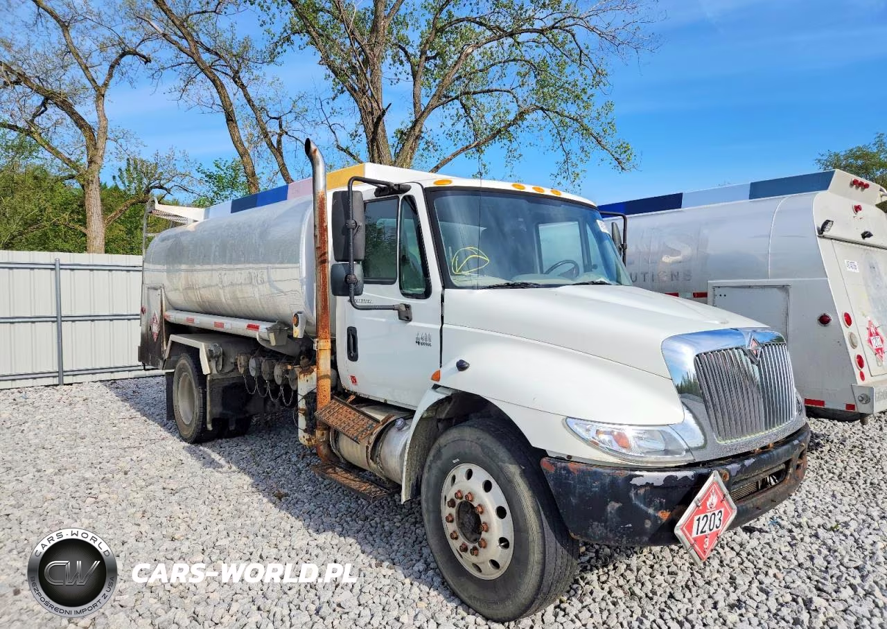 2004 International 4400 Fuel - Lube Truck
