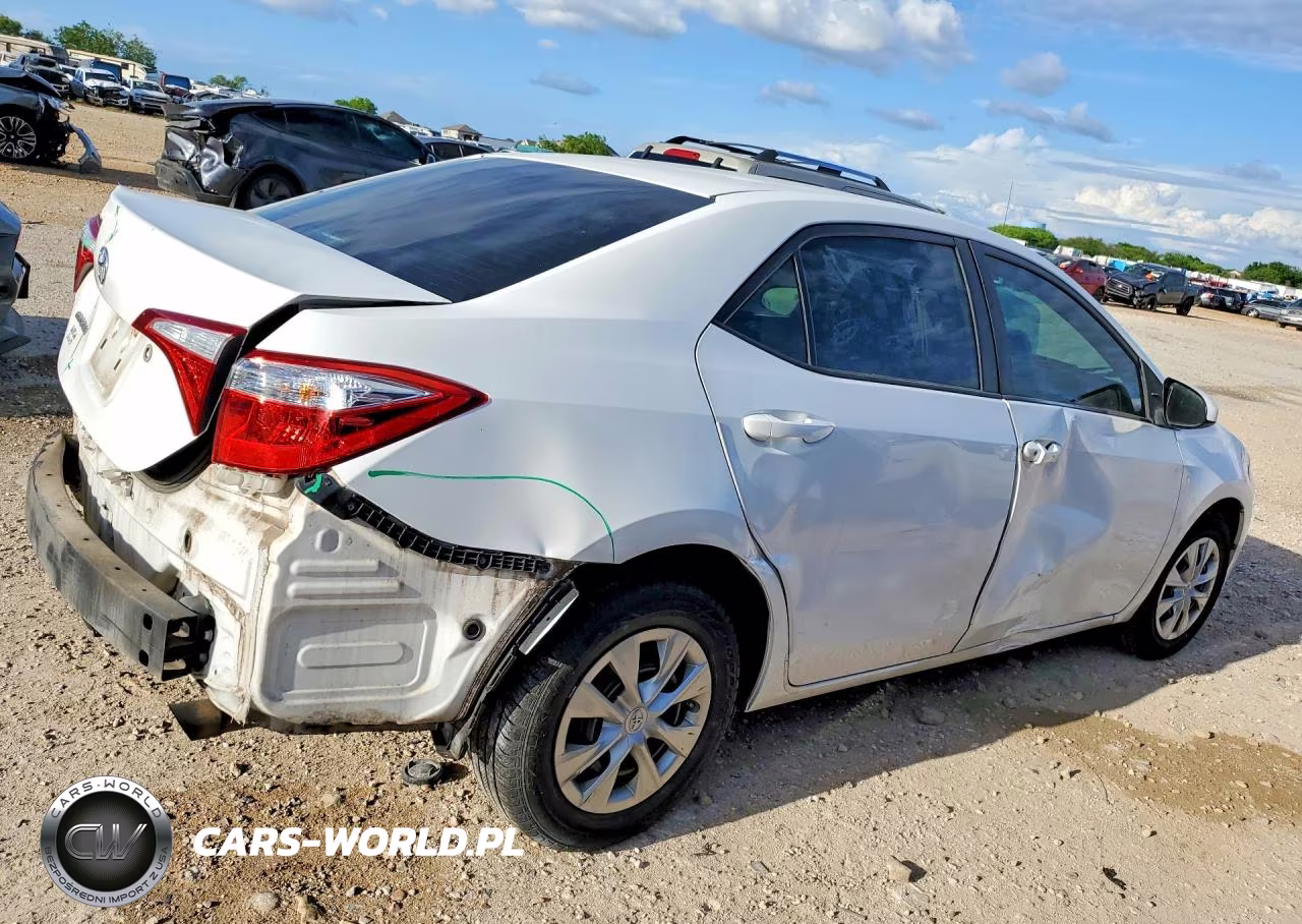 2015 Toyota Corolla L VIN:5YFBURHE0FP330298 - 3