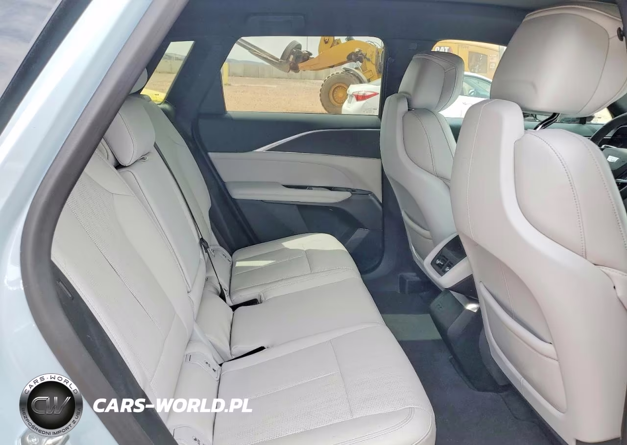 2024 Cadillac Lyriq Luxury VIN:1GYKPPRK9RZ141203 - 11