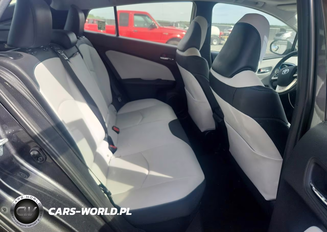 2016 Toyota Prius Four VIN:JTDKARFU2G3003320 - 10