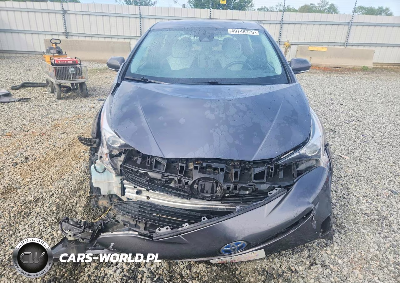 2016 Toyota Prius Four VIN:JTDKARFU2G3003320 - 5