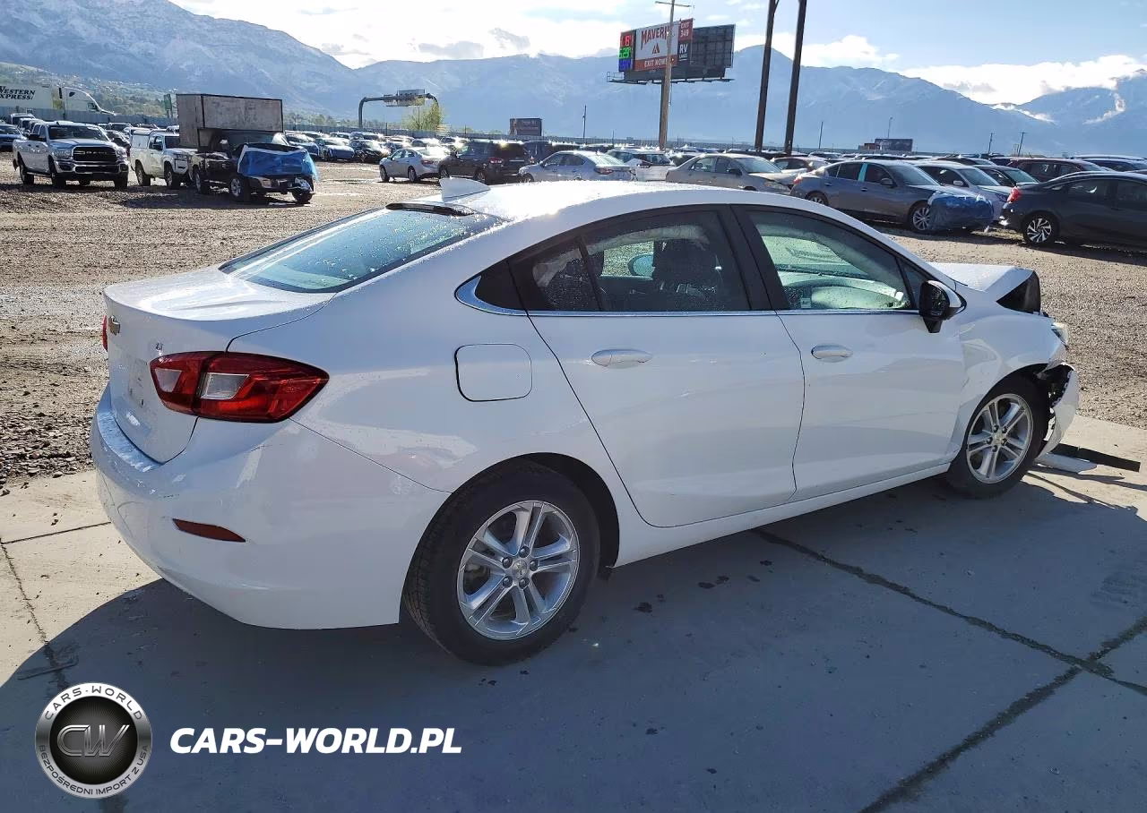 2018 Chevrolet Cruze Lt VIN:1G1BE5SM5J7180844 - 3
