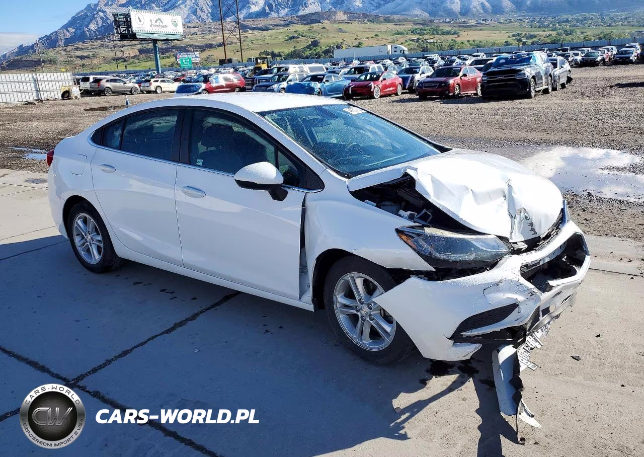 2018 Chevrolet Cruze Lt VIN:1G1BE5SM5J7180844 - 4