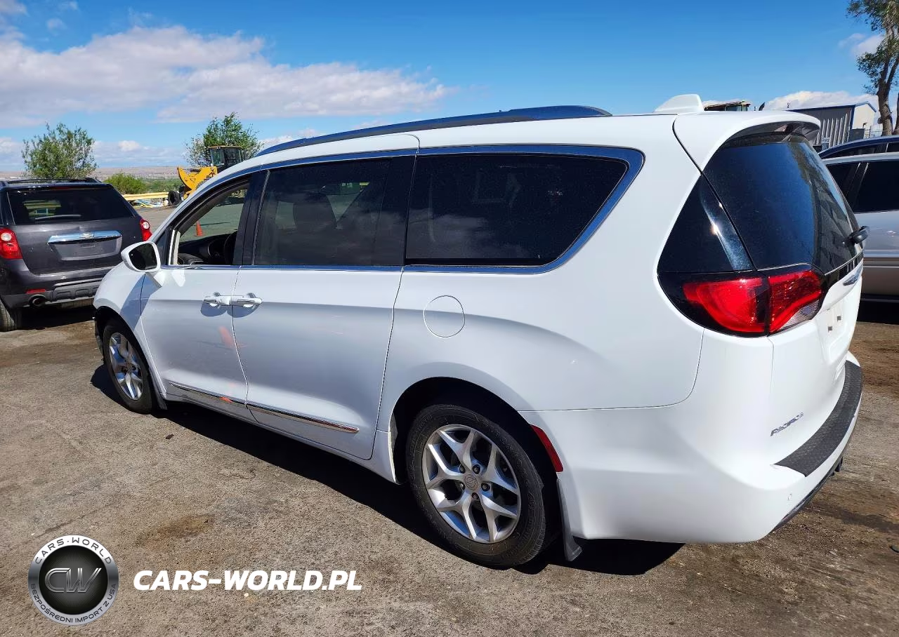 2018 Chrysler Pacifica Touring L Plus VIN:2C4RC1EG7JR271302 - 2