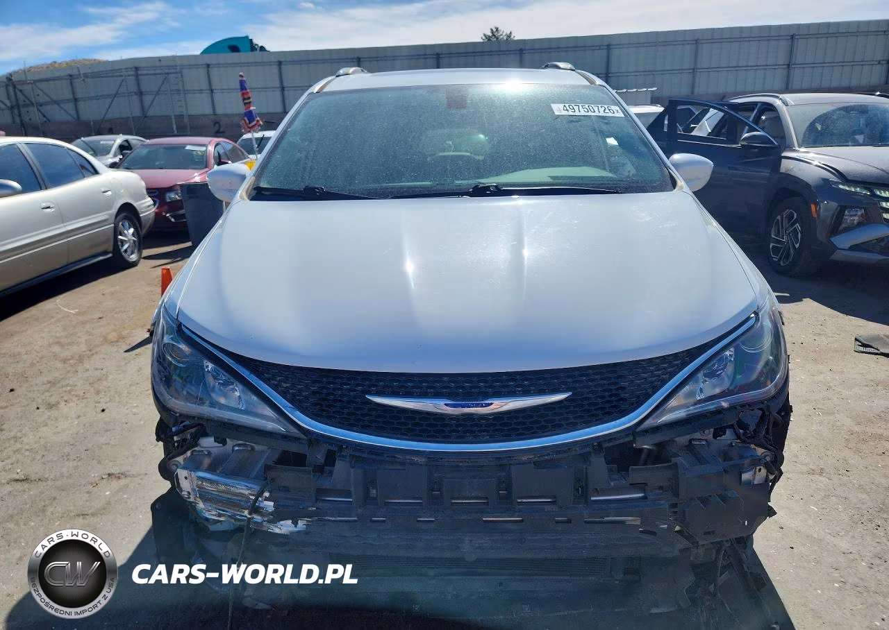 2018 Chrysler Pacifica Touring L Plus VIN:2C4RC1EG7JR271302 - 5