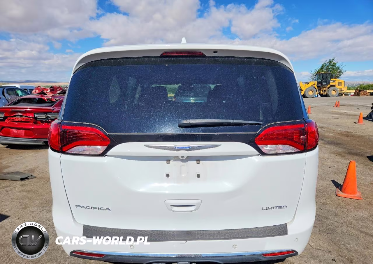 2018 Chrysler Pacifica Touring L Plus VIN:2C4RC1EG7JR271302 - 6