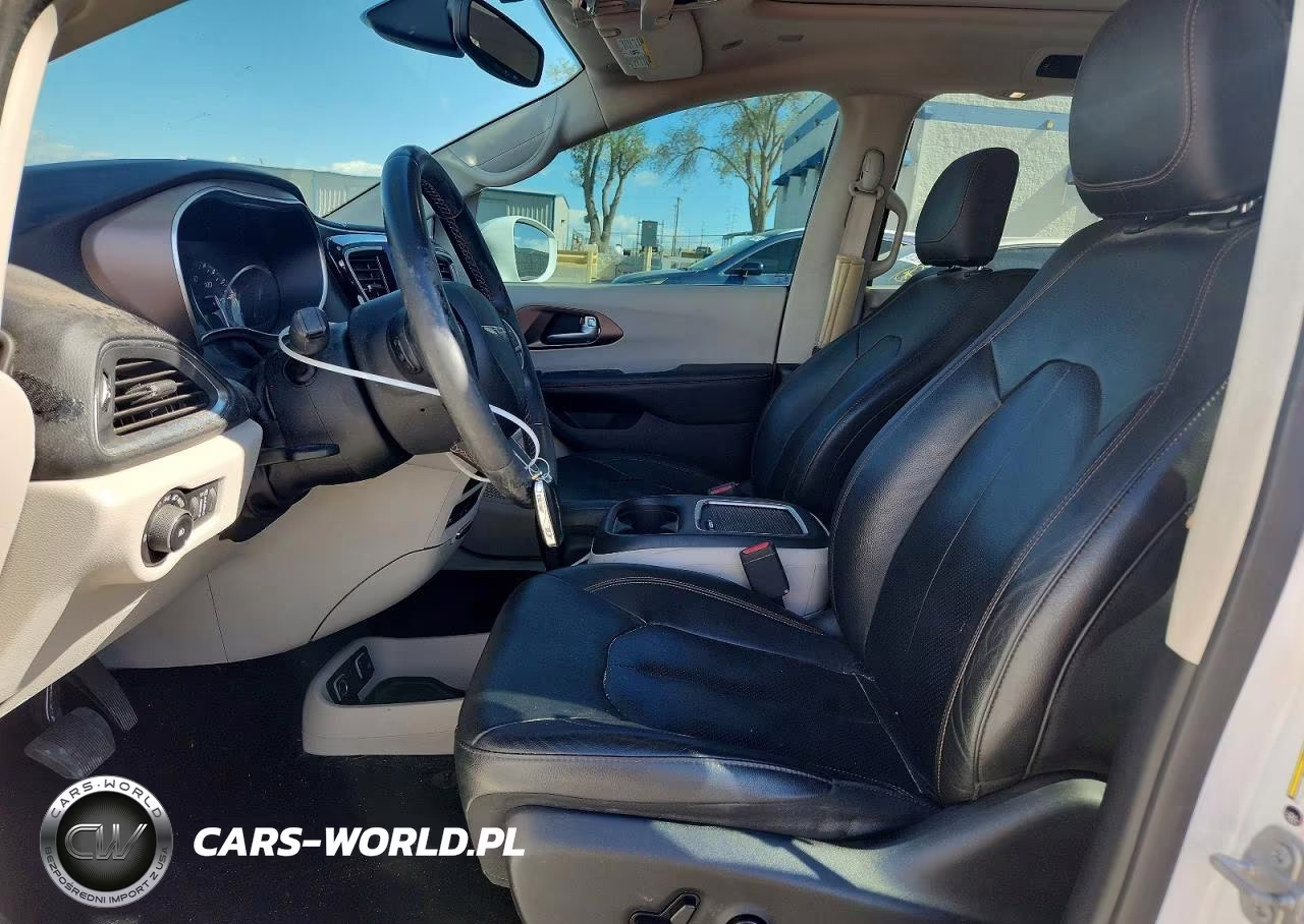 2018 Chrysler Pacifica Touring L Plus VIN:2C4RC1EG7JR271302 - 7