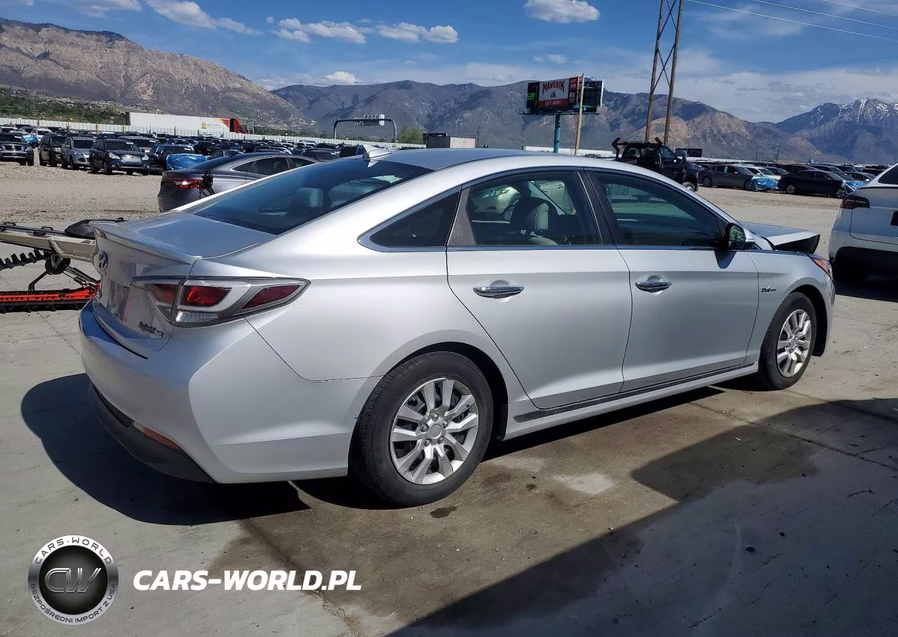 2016 Hyundai Sonata Hybrid Se VIN:KMHE24L15GA024743 - 3