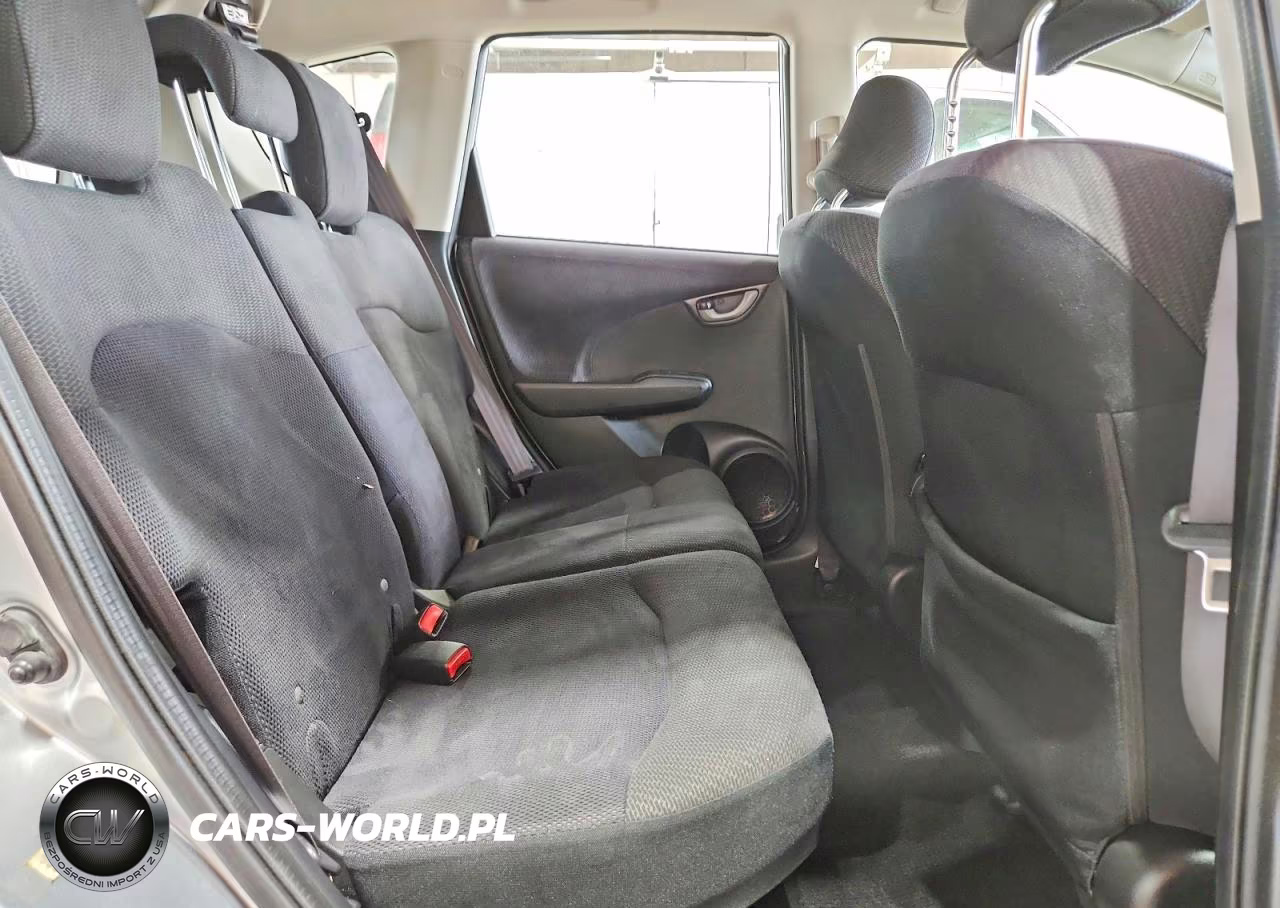 2013 Honda Fit Sport VIN:JHMGE8H51DC035213 - 10