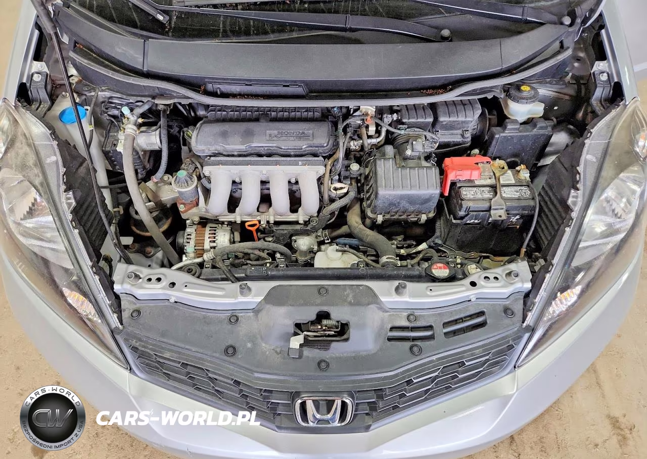 2013 Honda Fit Sport VIN:JHMGE8H51DC035213 - 11