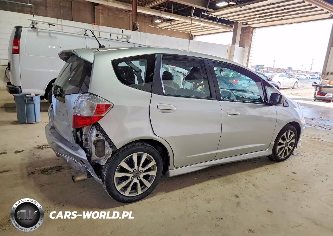 2013 Honda Fit Sport VIN:JHMGE8H51DC035213 - 3