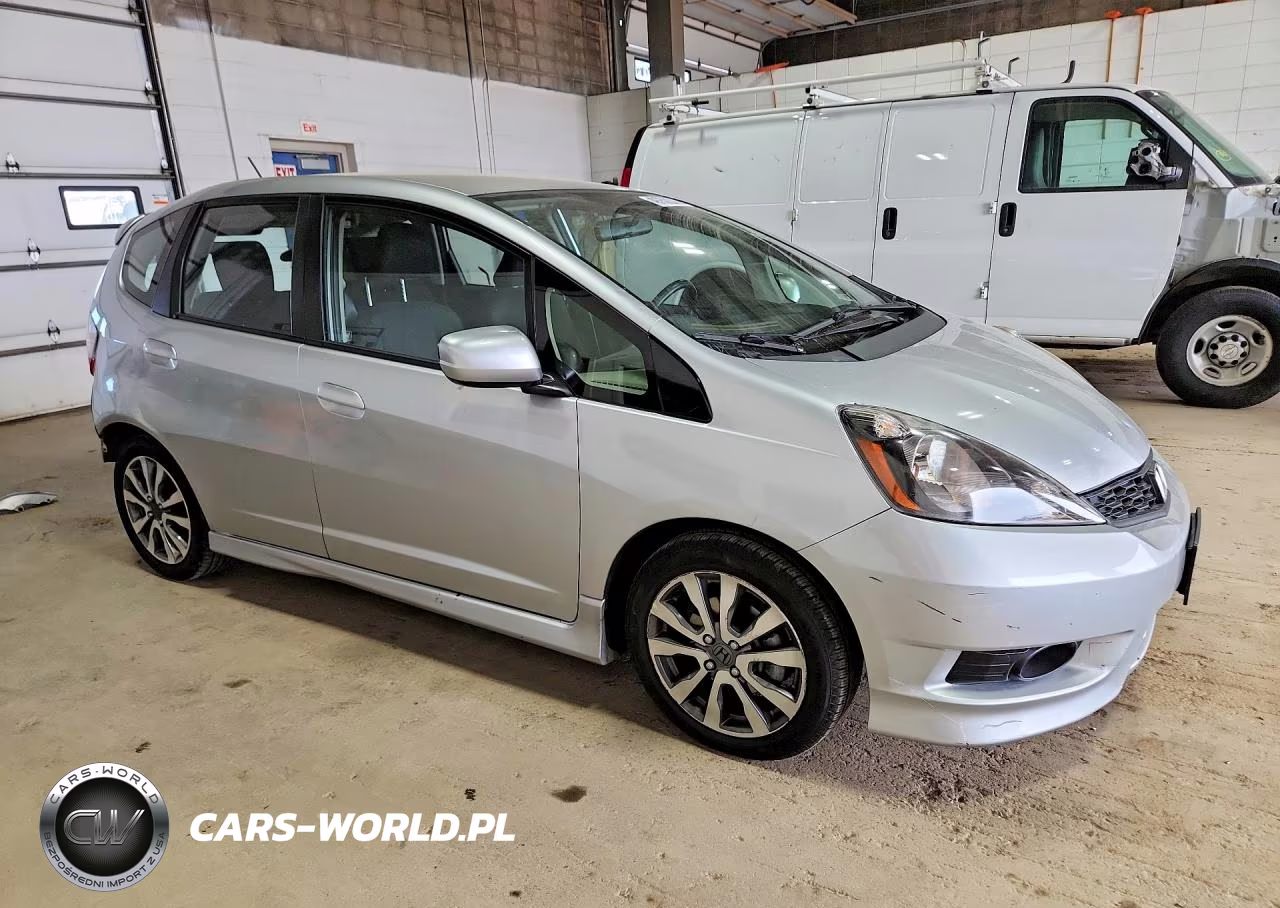 2013 Honda Fit Sport VIN:JHMGE8H51DC035213 - 4