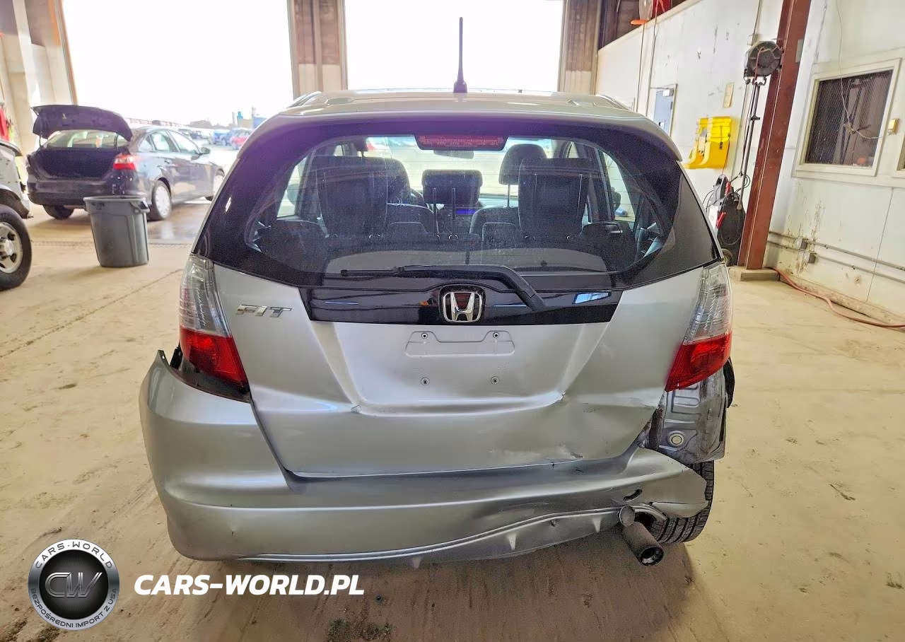 2013 Honda Fit Sport VIN:JHMGE8H51DC035213 - 6