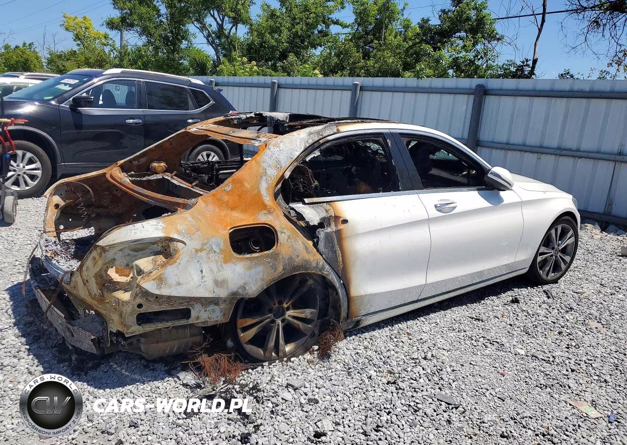 2018 Mercedes-Benz C 300 VIN:55SWF4JB3JU272785 - 3