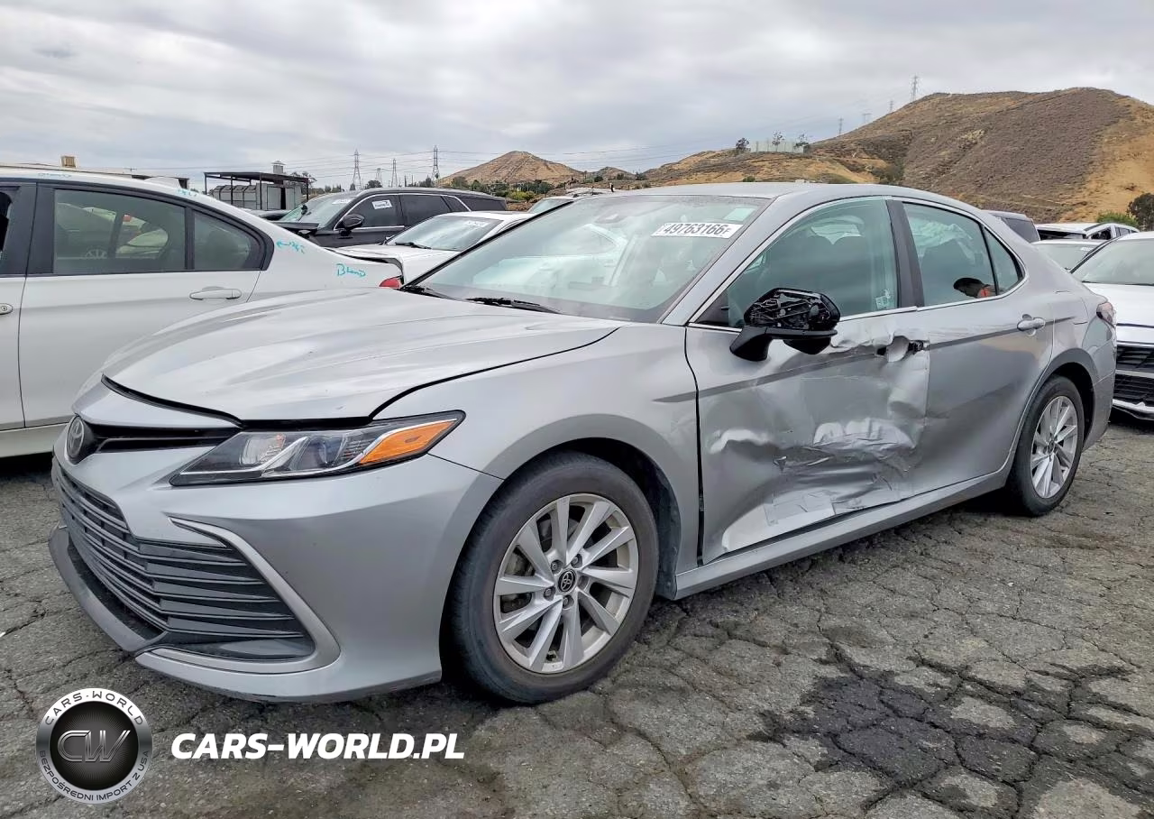 2021 Toyota Camry Le – zdjęcie 1 z 12