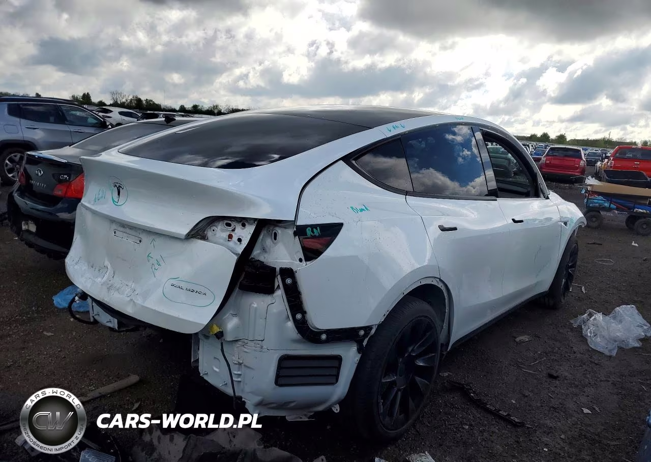 2022 Tesla Model Y VIN:7SAYGDEE1NF414720 - 3