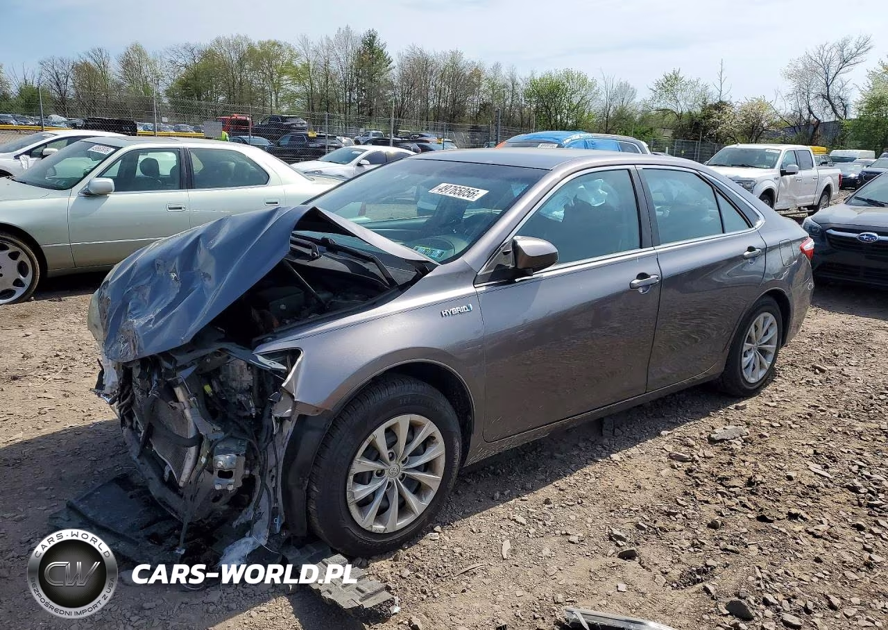 2015 Toyota Camry Hybrid Le – zdjęcie 1 z 13