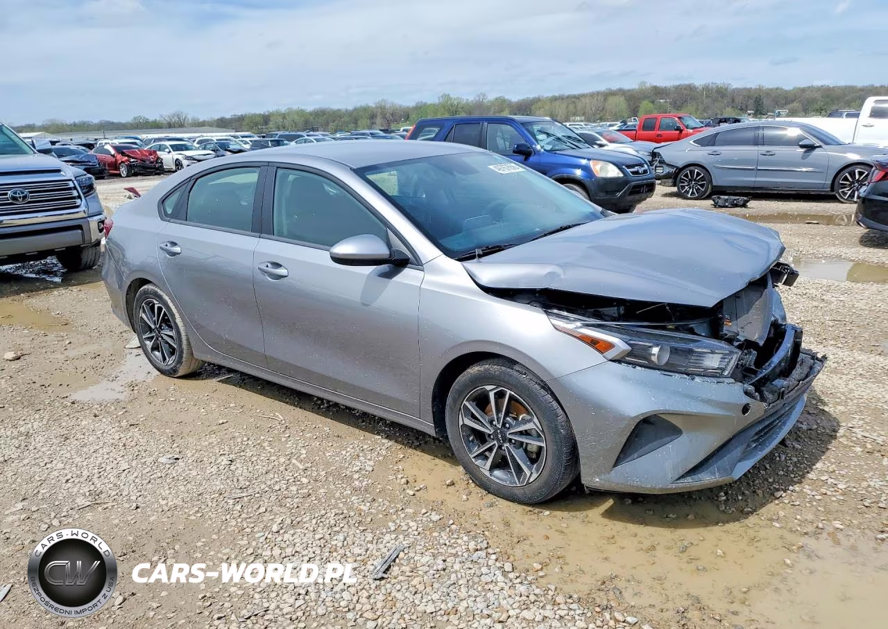 2024 Kia Forte Lxs VIN:3KPF24AD7RE704486 - 4