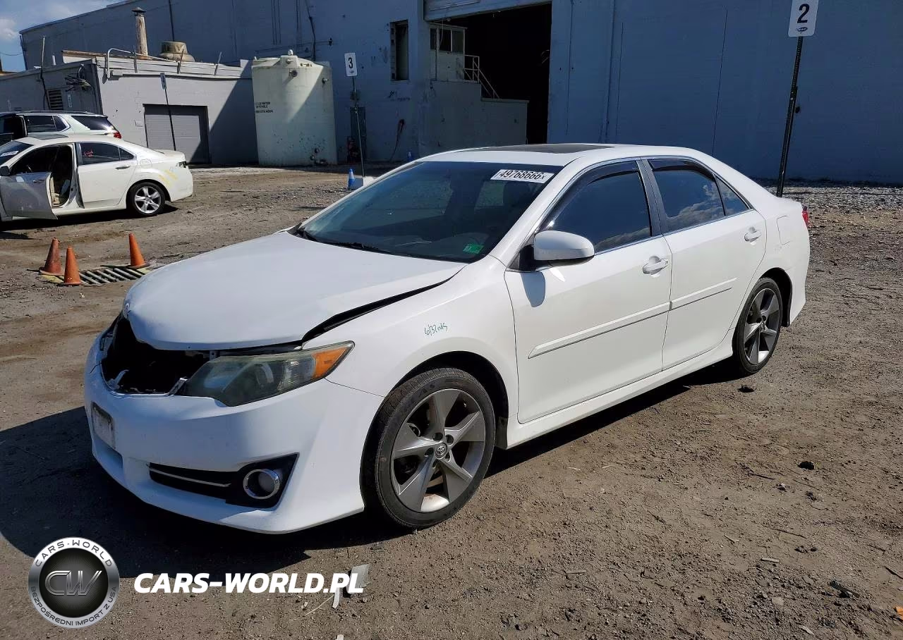 2014 Toyota Camry Se Sport – zdjęcie 1 z 12